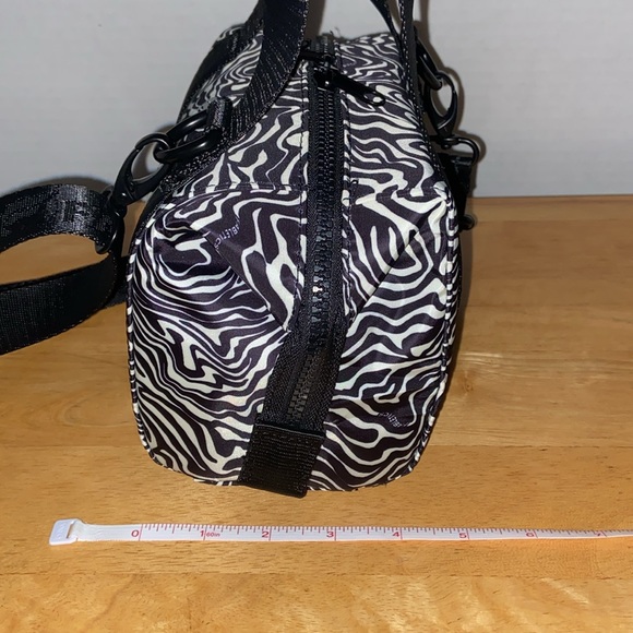 Fabletics Women's Mini Marbled Zebra Print Mini Grip Duffle Bag One Size - Picture 4 of 6